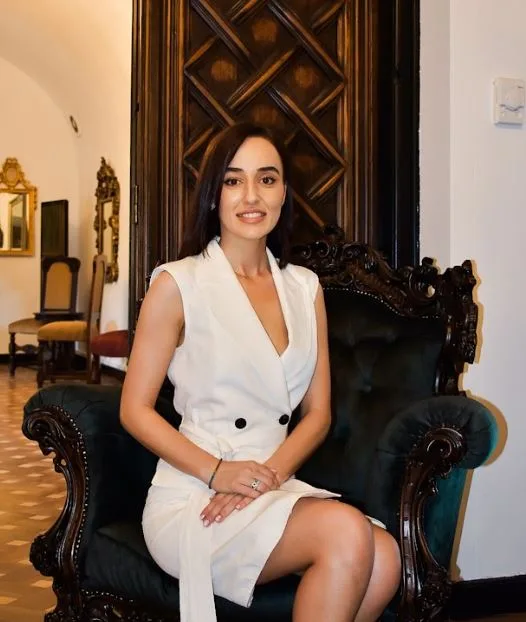 ArtPet și EkoGroup colaborează prin Monica Badea, director de vânzări, pentru promovare prin Steaguri Direcționale pentru publicitate outdoor de impact