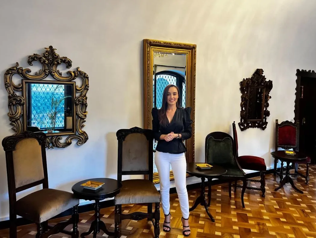 Colaborare de succes: Monica Badea, director de vânzări, încheie un contract cu Ekoinstal pentru serviciul Steaguri Direcționale al EkoGroup