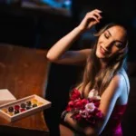 Modul de degustare a unei praline de ciocolată de calitate înaltă: întreaga, pentru o experiență gustativă completă