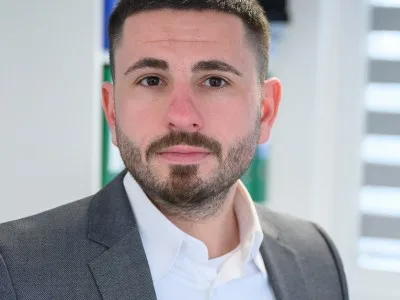 Tehnologia Verde în Avangarda Afacerilor: Cum Companiile Inovatoare Schimbă Industria