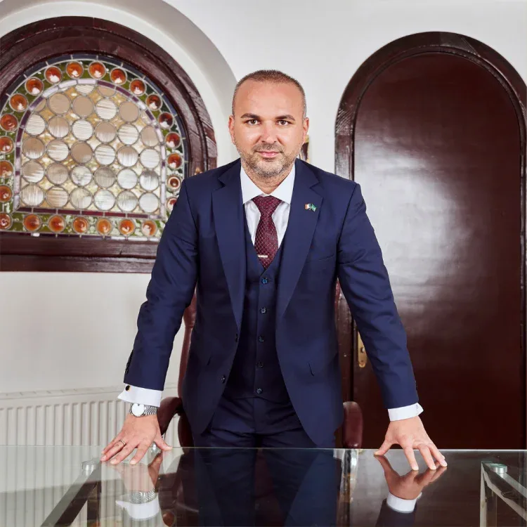 Eduard Petrescu — Fondator